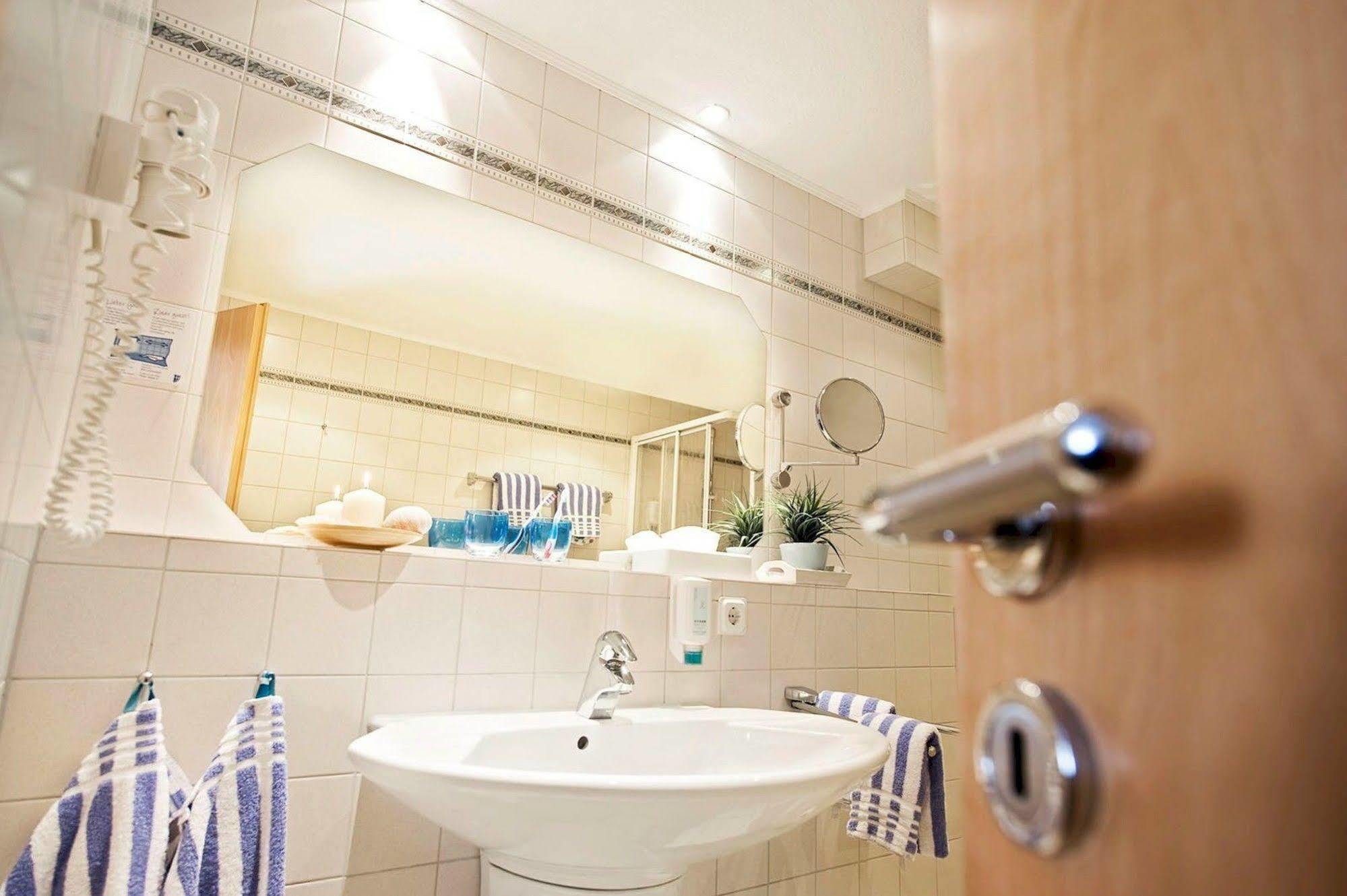 Hotel Muschelgrund Куксгафен Екстер'єр фото